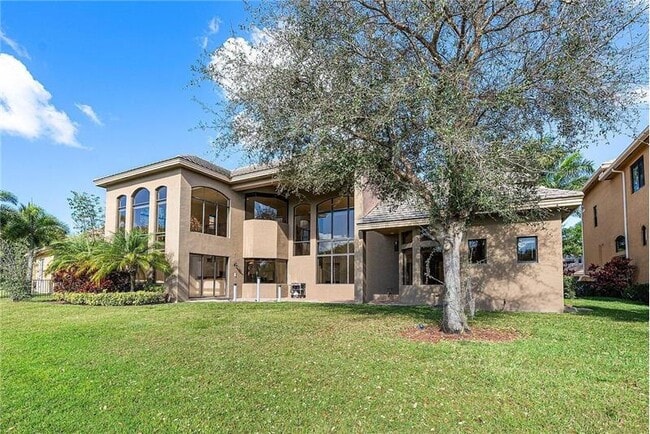 Building Photo - 10546 Versailles Blvd