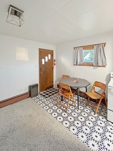 Building Photo - 208 2nd St S