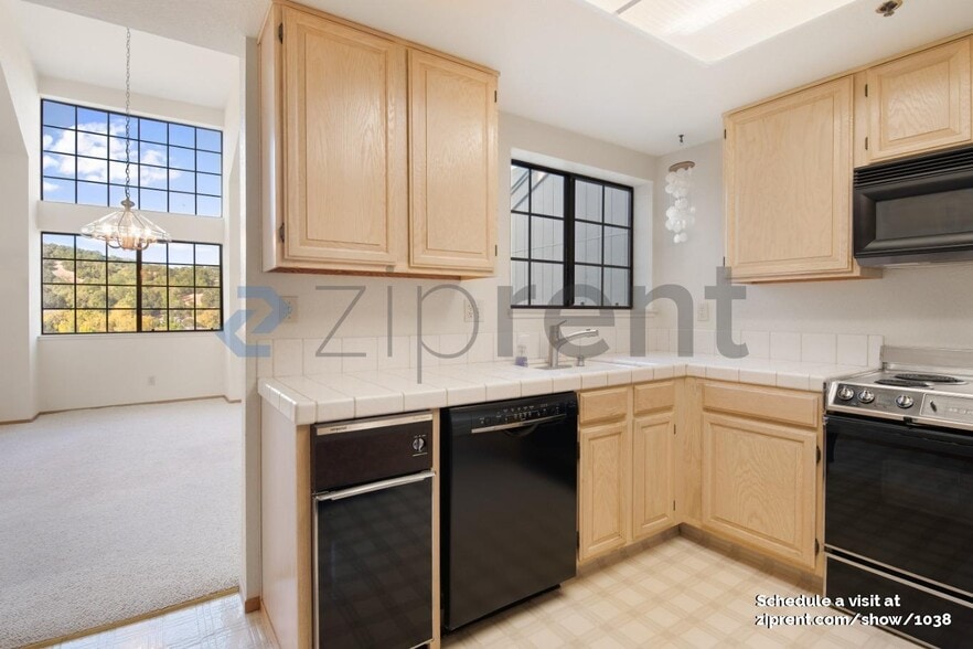 Building Photo - 130 Redhawk Rd