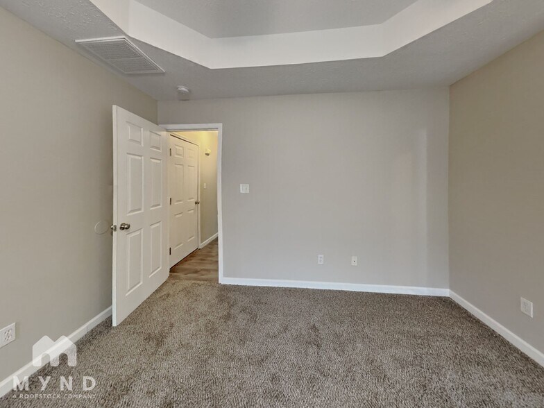 Building Photo - 125 Maplewood St