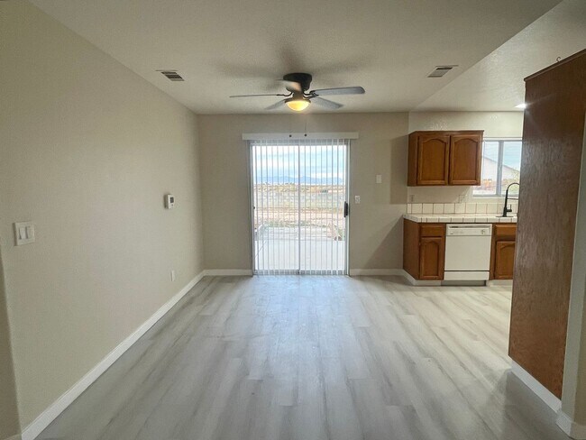 Building Photo - 3+2 READY NOW! $1,495.00