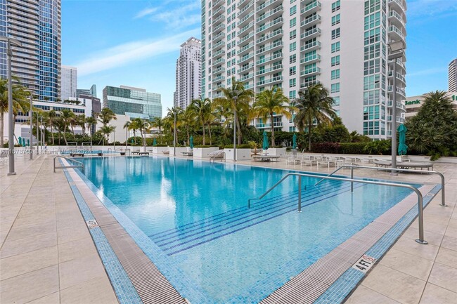 Building Photo - 950 Brickell Bay Dr