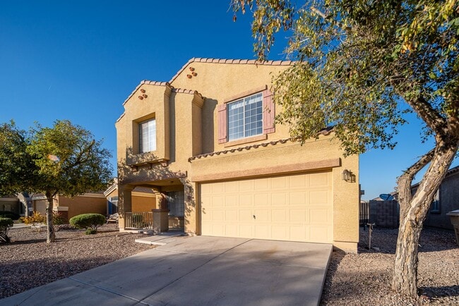 Building Photo - 4 bed, 2.5 bath, 2,251 sqft