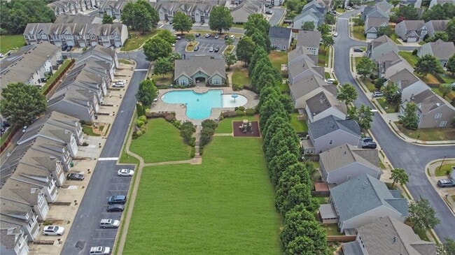 Building Photo - 3335 Briaroak Dr