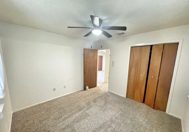 Building Photo - 1291 Edgewater Falls