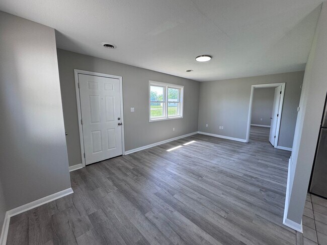 Building Photo - Connector Street 90/100