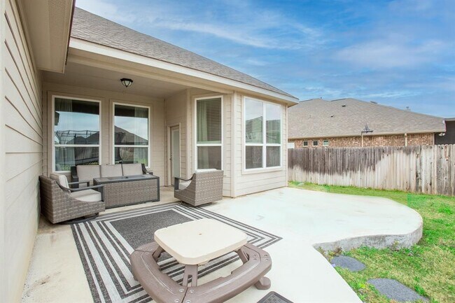 Building Photo - 823 Dreisam