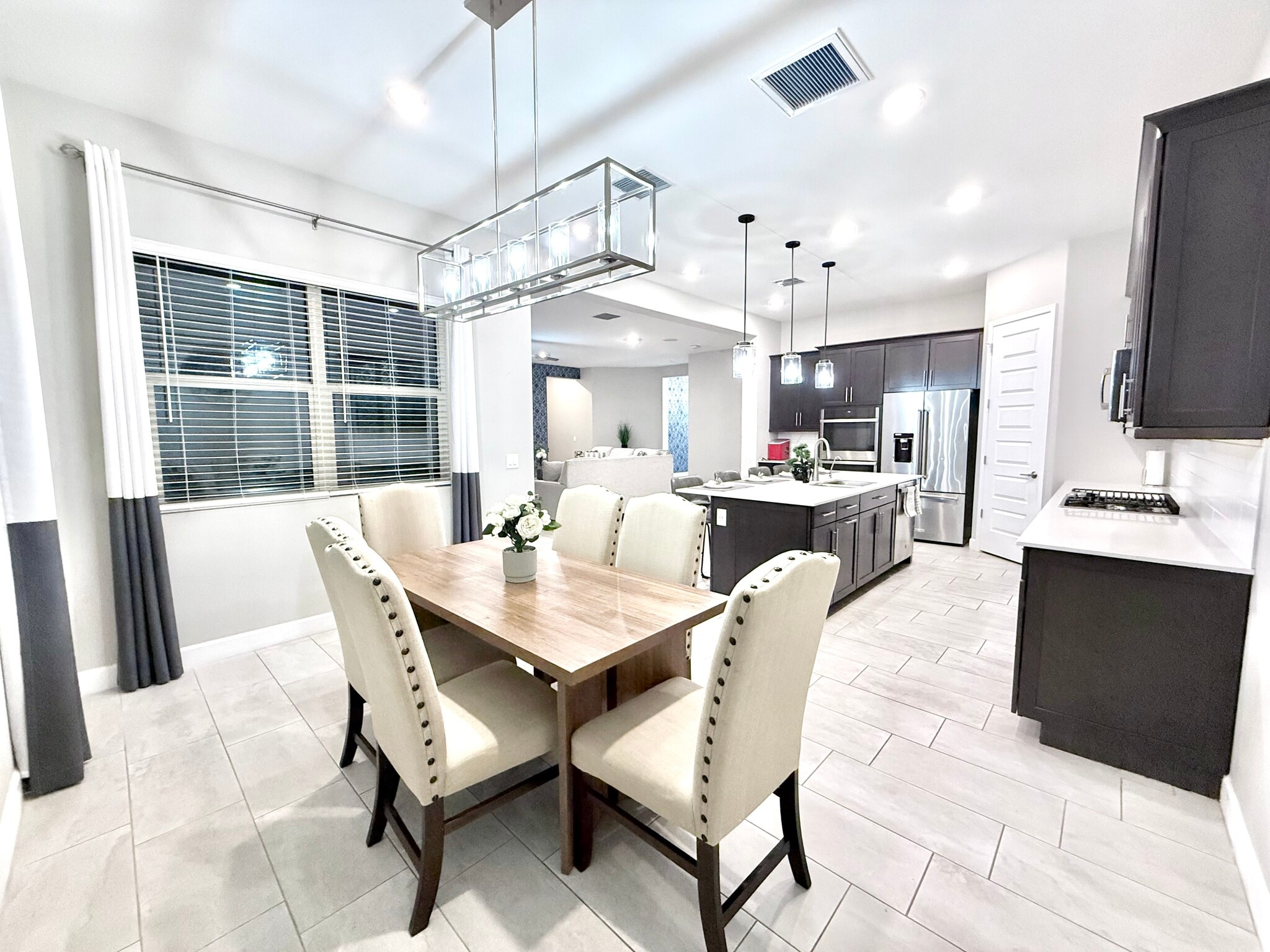 Building Photo - 2506 E Pleasant Ln