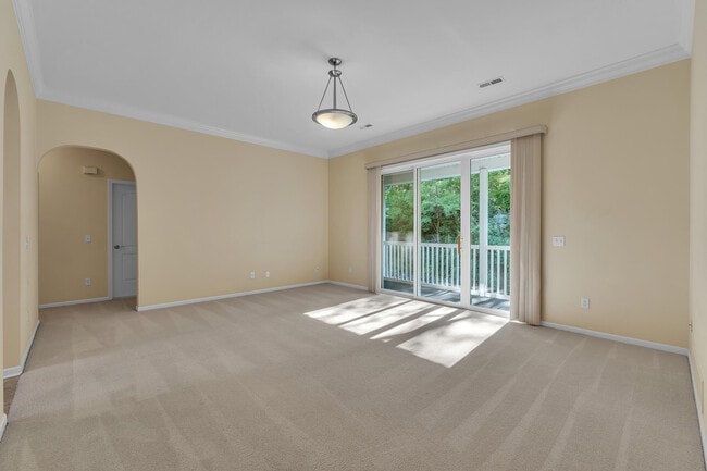 Building Photo - 2950 Hunley Dr