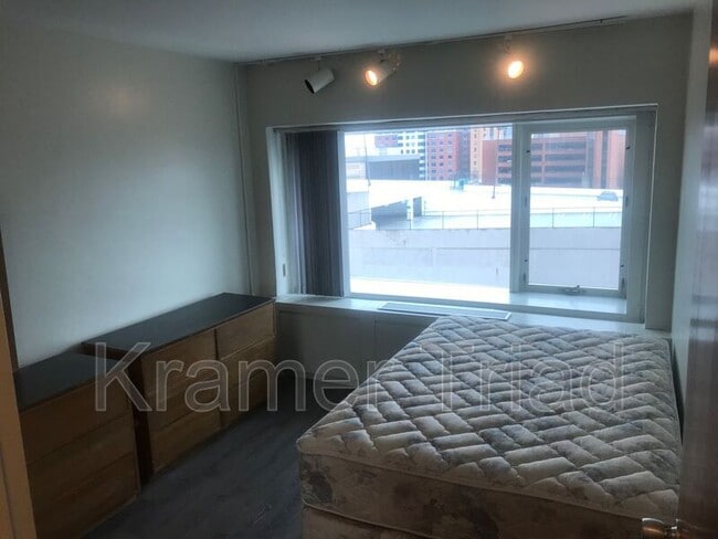 Building Photo - 555 E William St