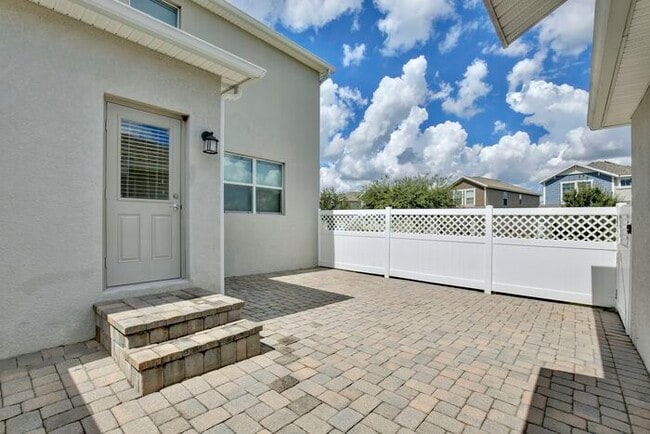 Building Photo - Former Model Townhome for Rent – Winter Ga...