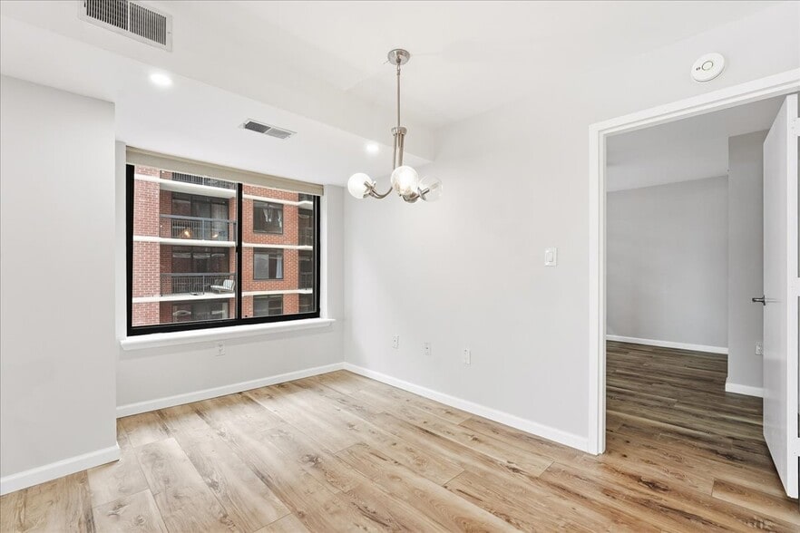 Building Photo - 700 1st St