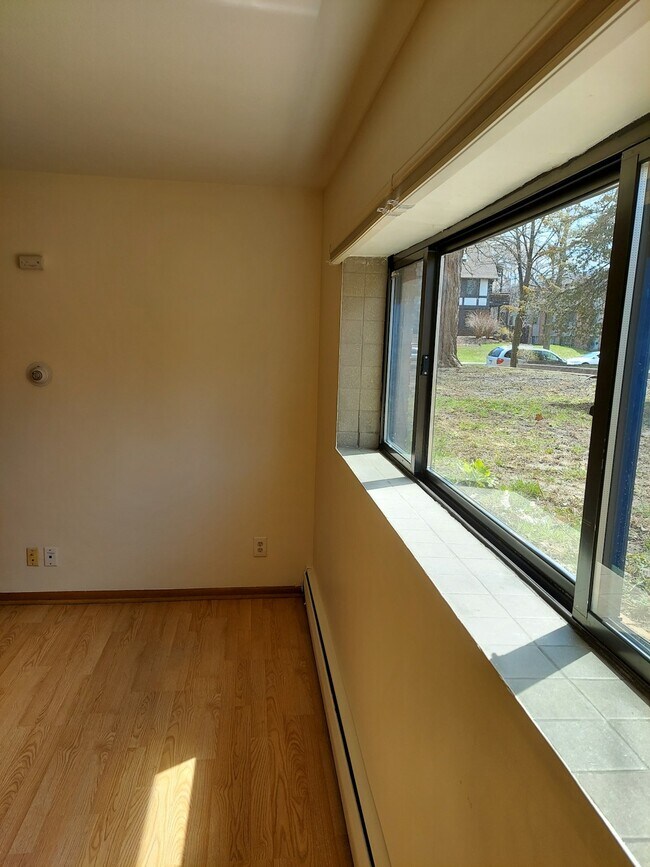 Building Photo - 2210 Pillsbury Ave