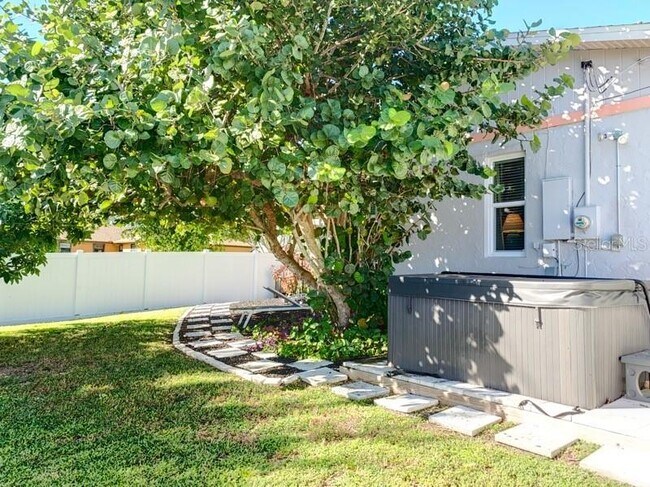 Building Photo - 323 Dolphin Pkwy