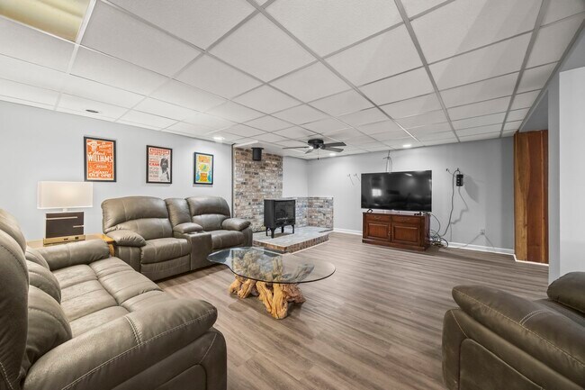 Building Photo - 5353 Green Valley Ct