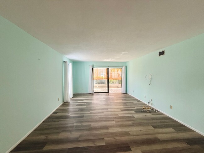 Building Photo - Morton Village 55+ Ground Floor 2 Bedroom,...