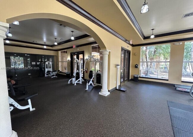 Building Photo - 8020 N Nob Hill Rd