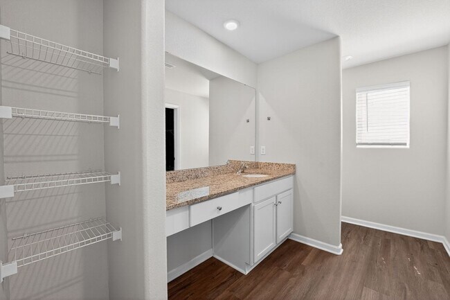 Building Photo - Spacious 4BR House in Charlotte