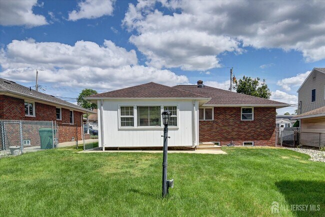 Building Photo - 5 Hilltop Ave