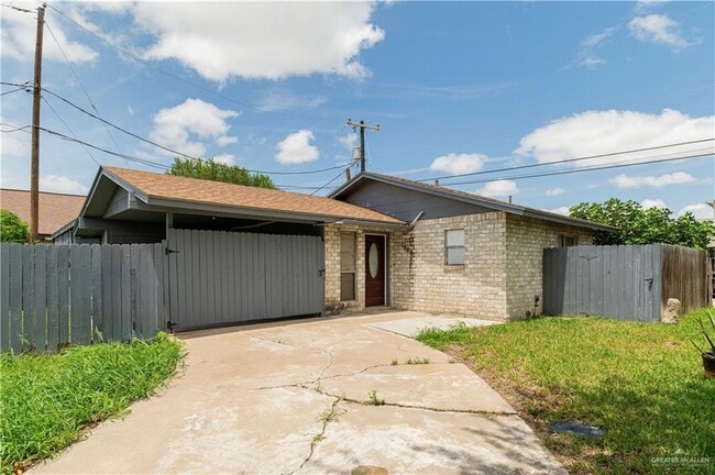 Building Photo - 17 Village Square