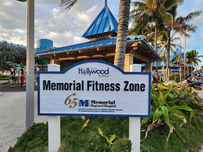 Building Photo - 320 New York St