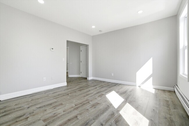 Building Photo - 254 Auburn St