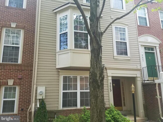 Building Photo - 9609 Athens Pl