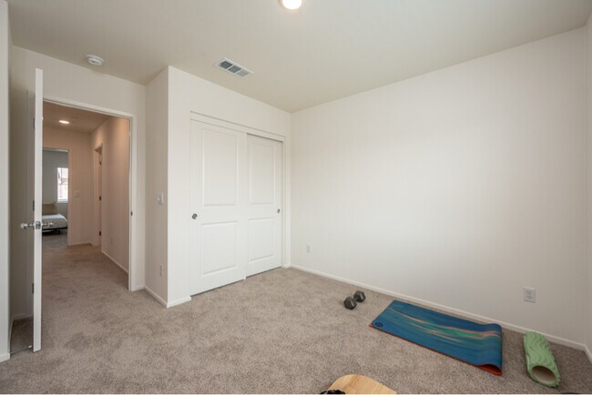 Building Photo - 28650 New Yorker Ln