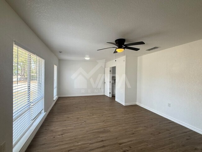 Building Photo - 2910 Lake Briar