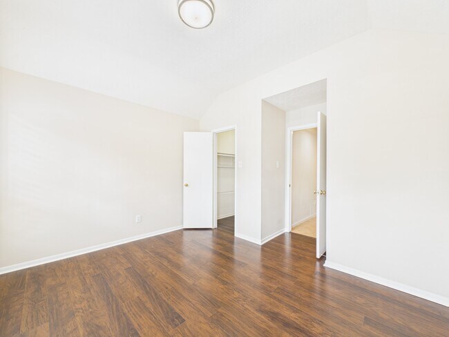 Building Photo - 519 Promenade Blvd