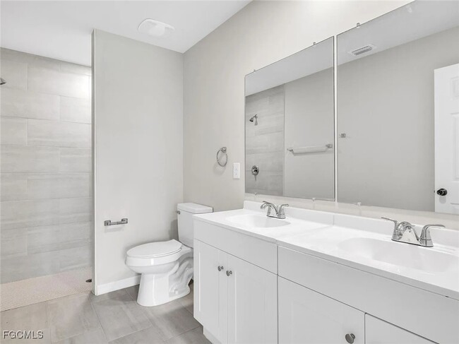 Building Photo - 4622 SW 8th Ct