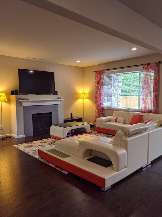 Building Photo - North Creek 4 Bedroom Home