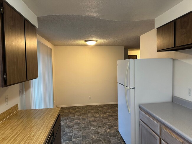 Building Photo - Great single level 2 bed/1bath duplex in T...