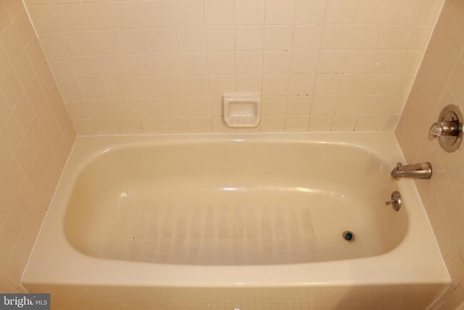 Building Photo - 5091 Beech Ct