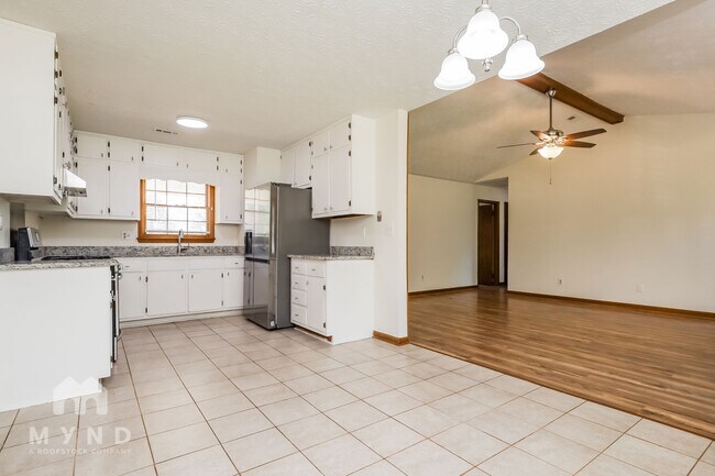 Building Photo - 608 Creekwood Ct SE