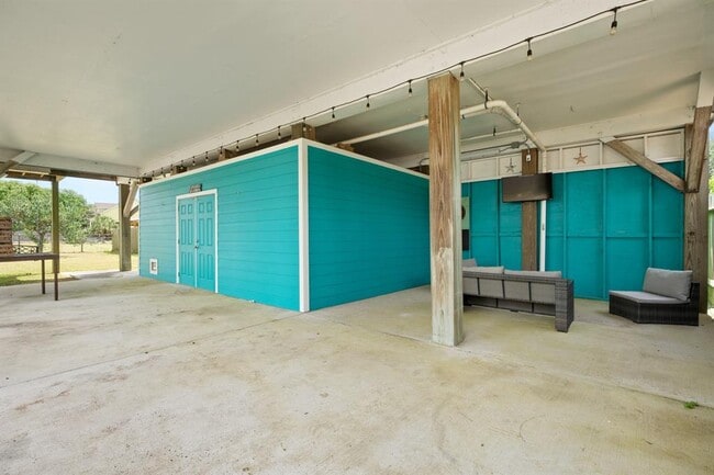 Building Photo - 2302 103rd St