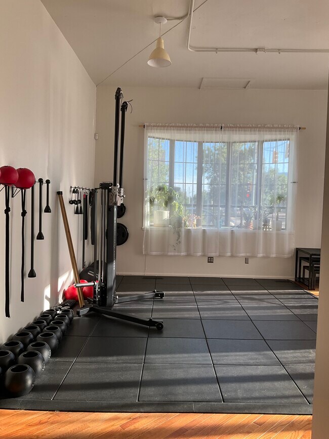 FRONT AREA - 302 E Uintah St