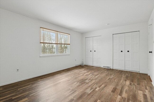 Building Photo - Available now, 3B/2.5B Two Story Townhome in Butler Park!