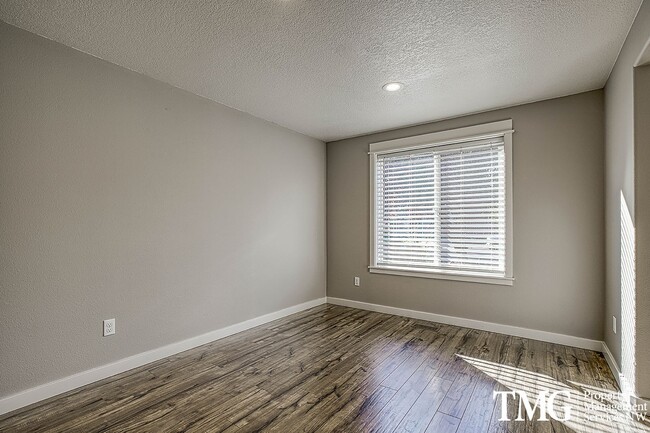 Building Photo - Stylish One-Level Living in East Vancouver!