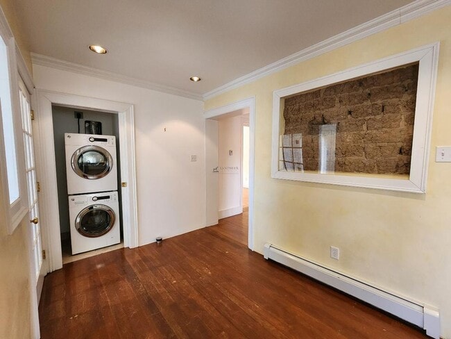 Building Photo - 549 Agua Fria St