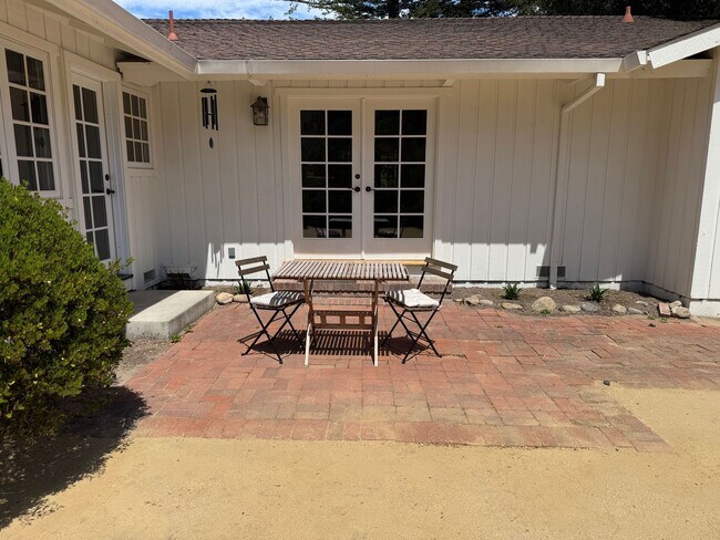 Building Photo - Carmel Valley Village Home