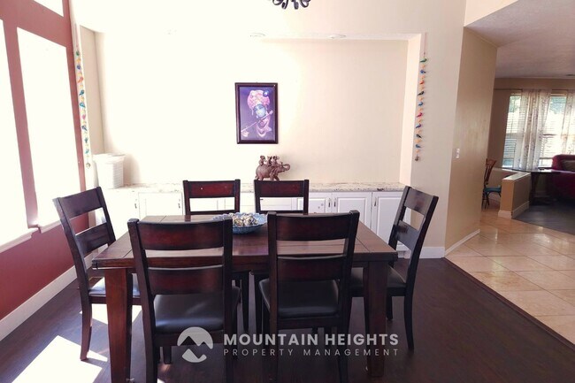 Building Photo - 2096 Rainbow Point Dr