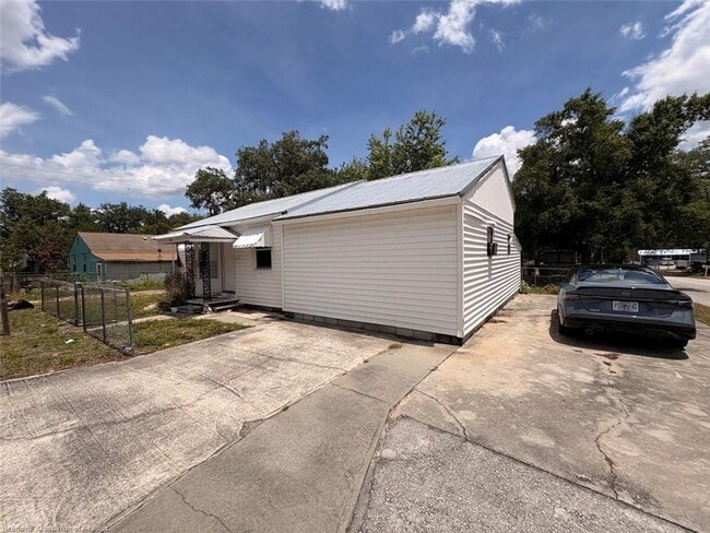 Building Photo - 1616 Roseland Ave