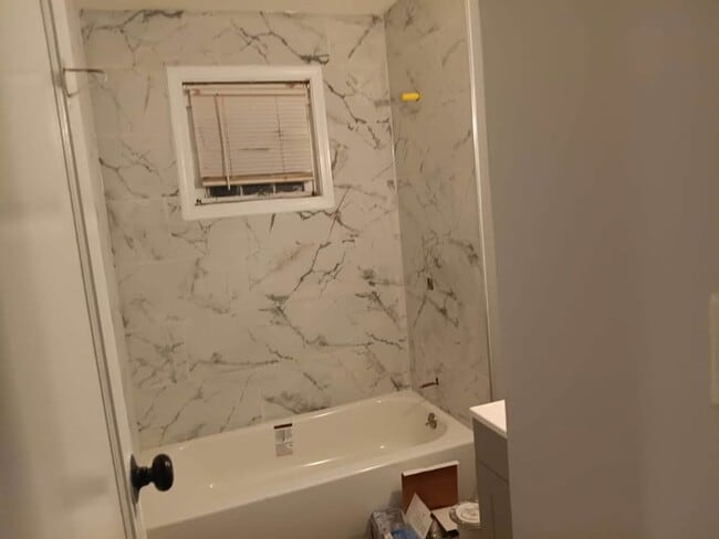 Building Photo - Available Now – 3BR / 1BA Home