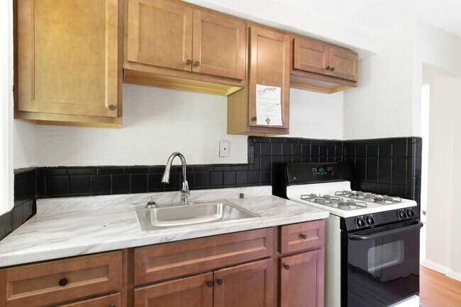 Building Photo - 8135 Bloom Dr