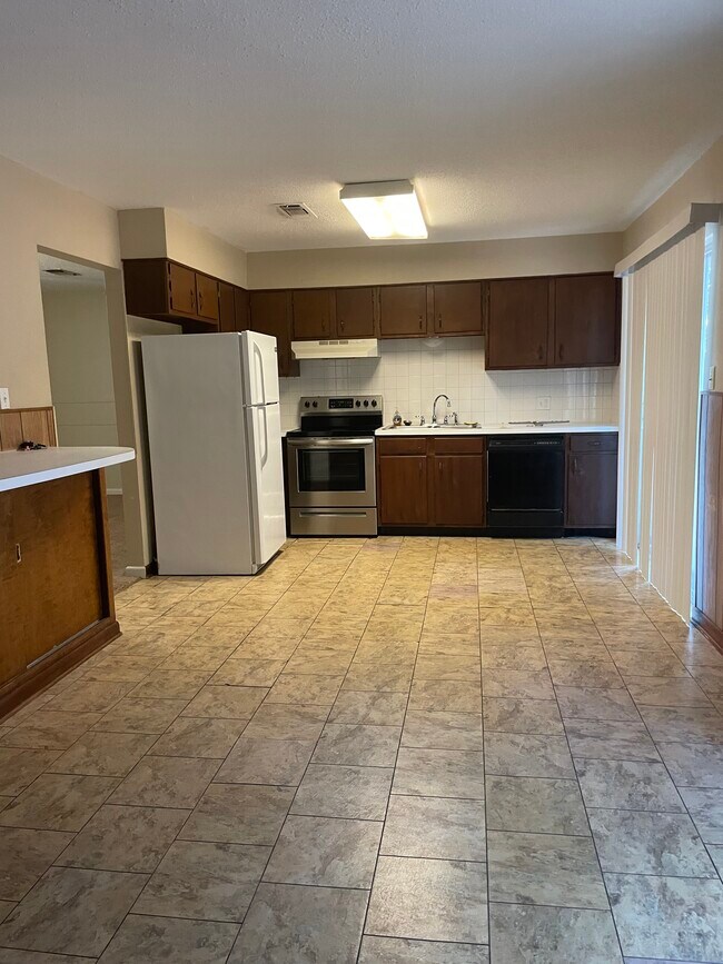 Building Photo - 107 Galahad Ct