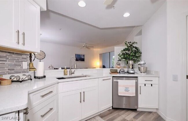 Building Photo - 9140 Southmont Cove