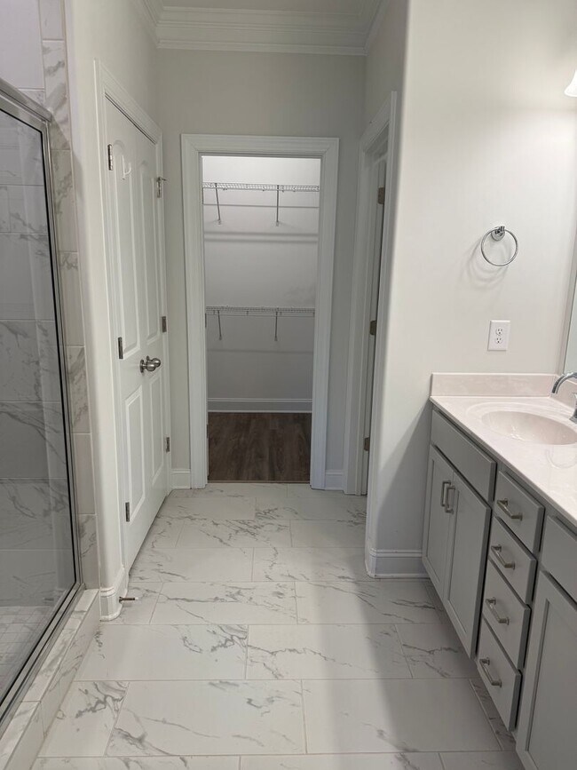 Building Photo - Updated 3 Bedroom Condo with Large Bonus Room!