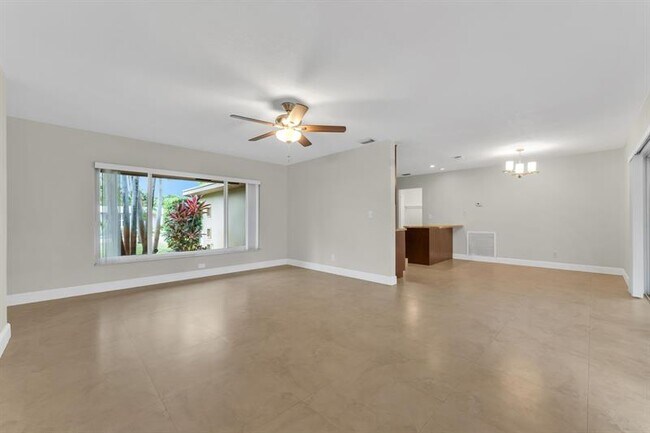 Building Photo - 4450 NE 18th Ave