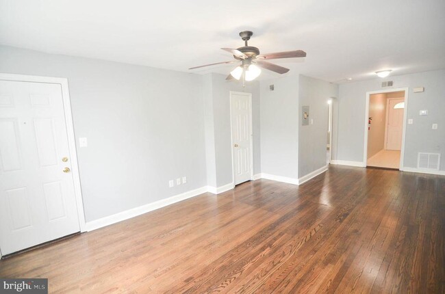 Building Photo - 39 Galveston Pl SW